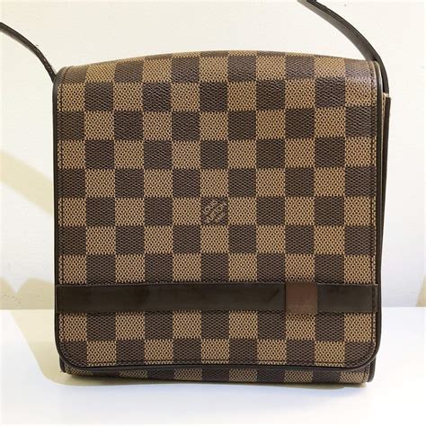 louis vuitton square one